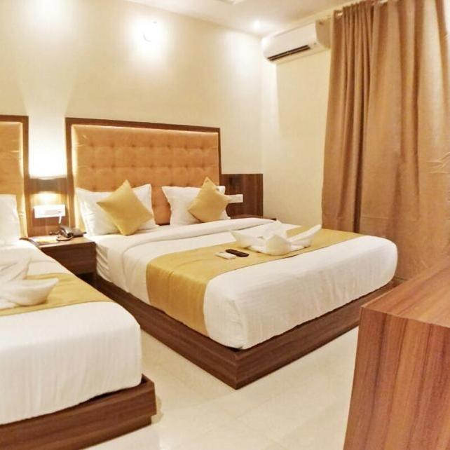 Hotel Emerald Near T2 International Airport Bombay Eksteriør billede