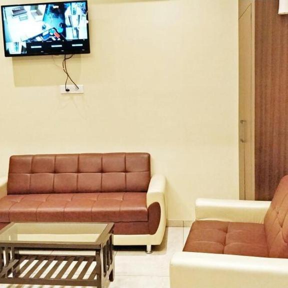 Hotel Emerald Near T2 International Airport Bombay Eksteriør billede